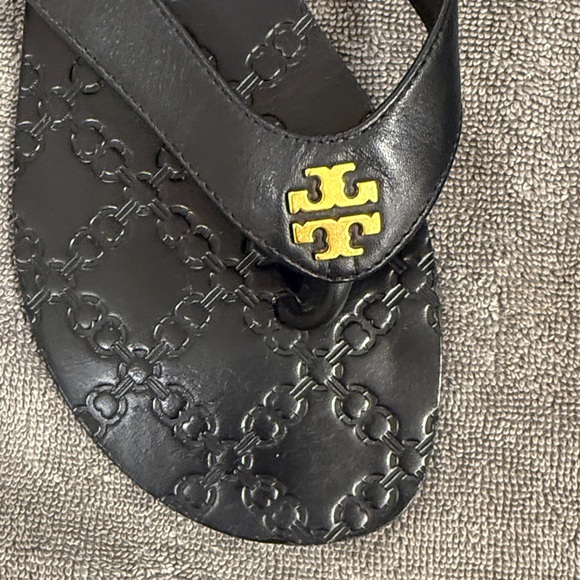 Tory Burch Black and Gold Flip Flops Womens Size 9 - Picture 6 of 7